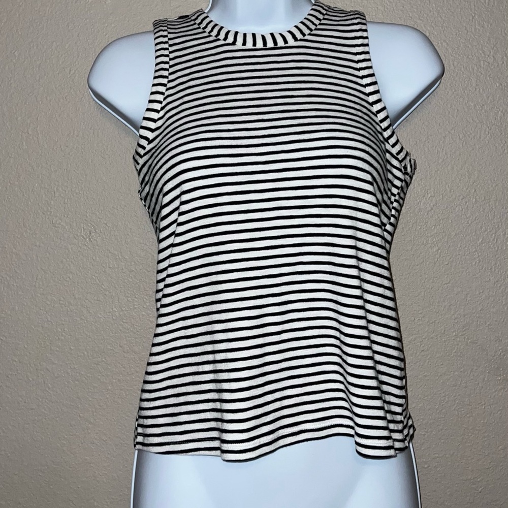 Marled Essentials Black & White Striped Stripe Tee size Medium